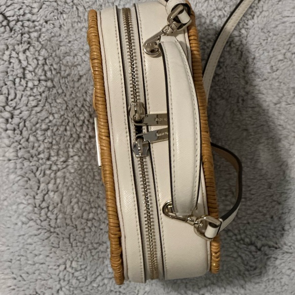 Heart-Shaped Wicker Crossbody Bag - Picture 3 of 5